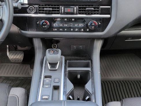 Certified 2023 Nissan Pathfinder SV FWD image 19