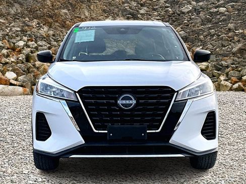 Used 2022 Nissan Kicks S image 3