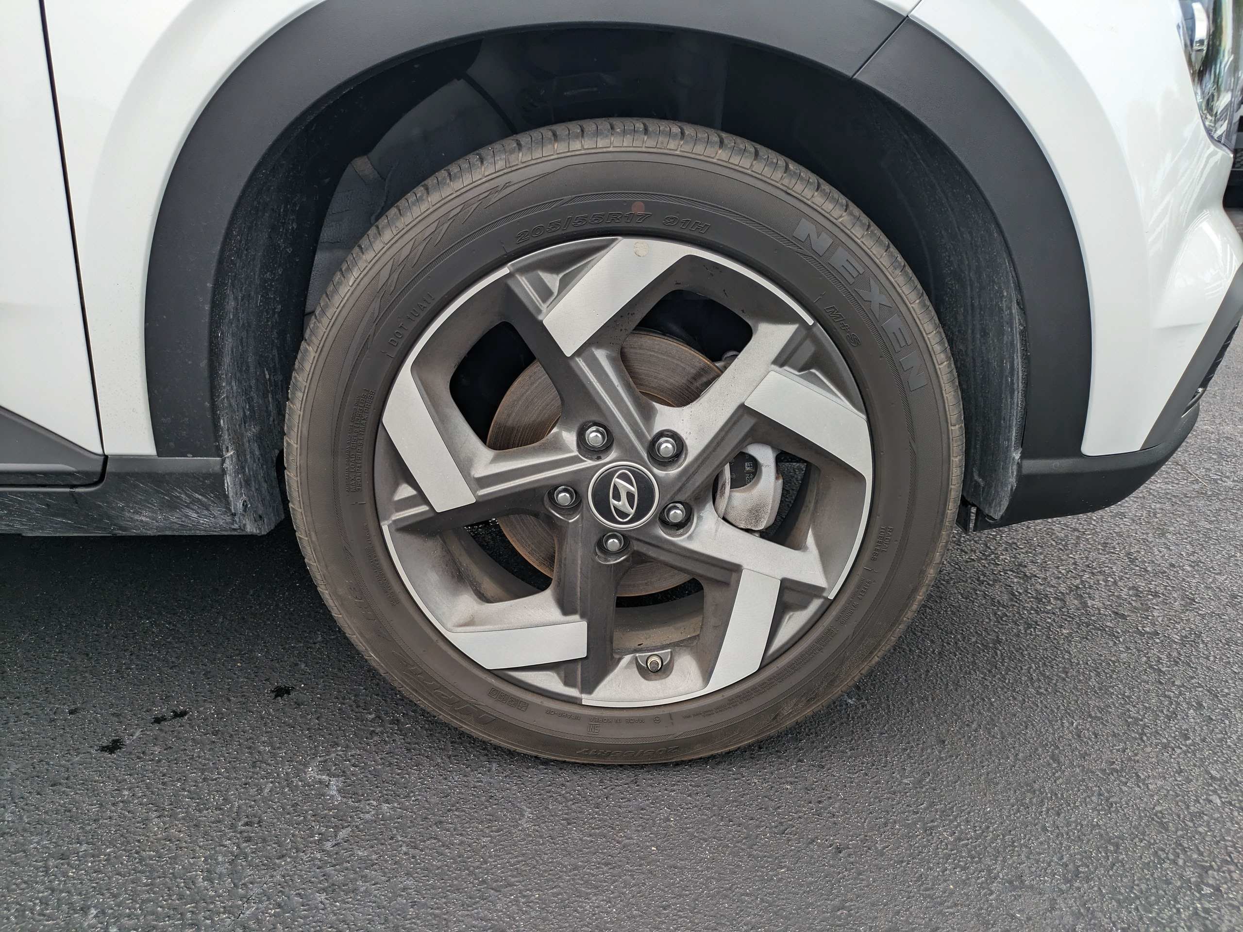 Certified 2025 Hyundai Venue SEL FWD image 11