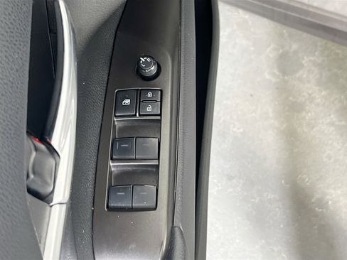 Used 2022 Toyota Camry SE image 17