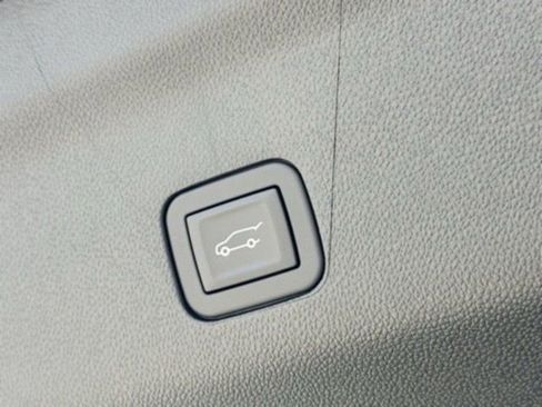 New 2025 Chevrolet Suburban Premier image 20