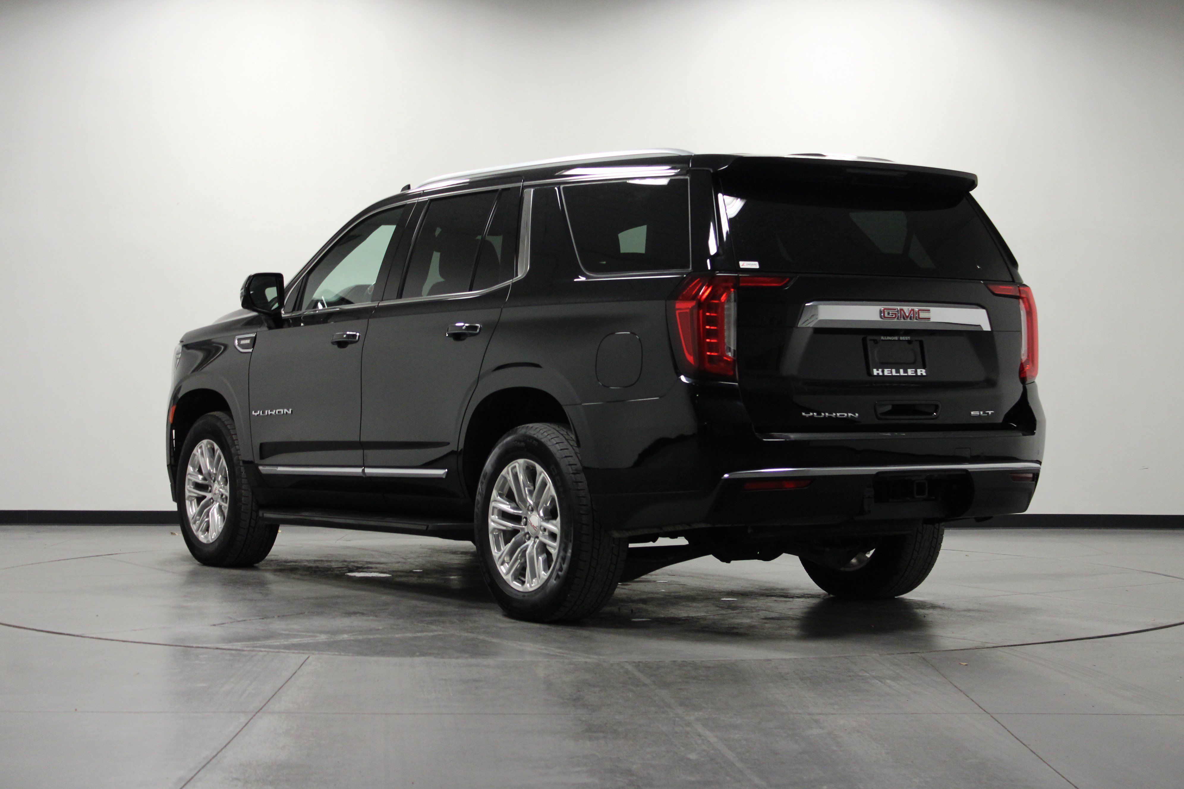 Used 2024 GMC Yukon SLT w/ SLT Luxury Package AWD/4WD image 6