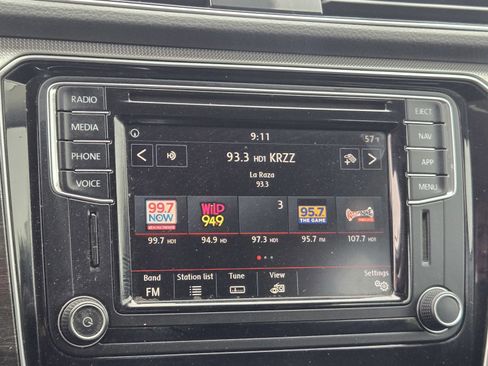 Used 2018 Volkswagen Passat 2.0T SE image 18