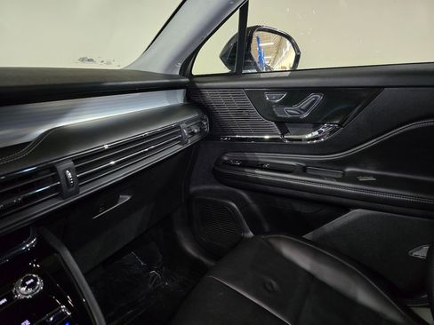 Used 2022 Lincoln Corsair AWD w/ Premium Package image 28