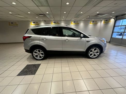Used 2019 Ford Escape Titanium AWD/4WD image 3