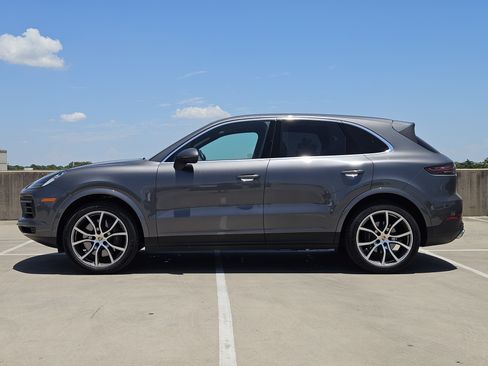 Certified 2023 Porsche Cayenne Platinum Edition AWD/4WD image 2