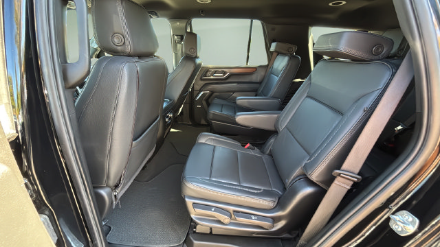 Used 2025 GMC Yukon Denali AWD/4WD image 19