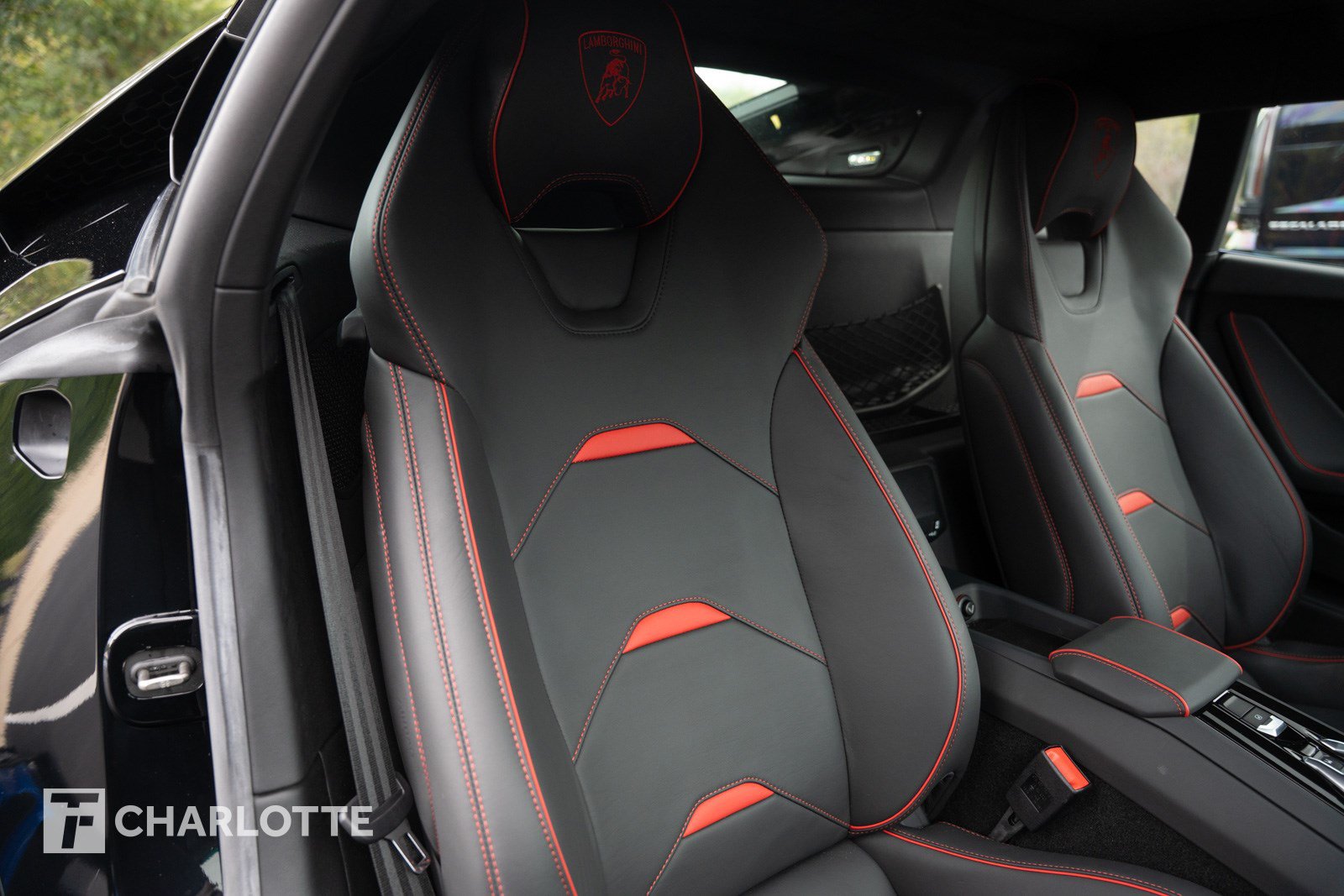 Used 2020 Lamborghini Huracan EVO RWD image 35