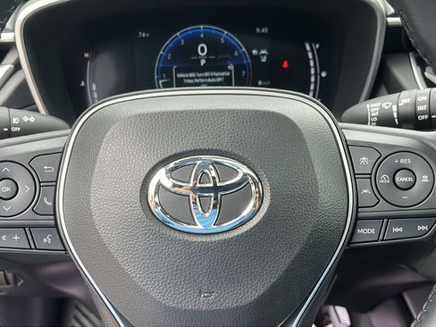 Used 2023 Toyota Corolla Cross XLE w/ Convenience Package AWD/4WD image 12