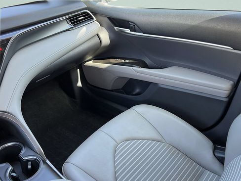 Used 2022 Toyota Camry SE w/ Convenience Package FWD image 12