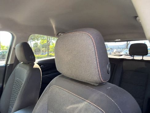 Used 2018 Chevrolet Equinox LT w/ LPO, Hit The Road Package FWD image 11