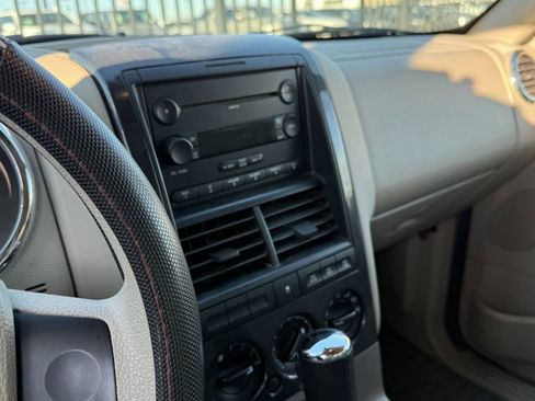 Used 2007 Ford Explorer Sport Trac XLT AWD/4WD image 5