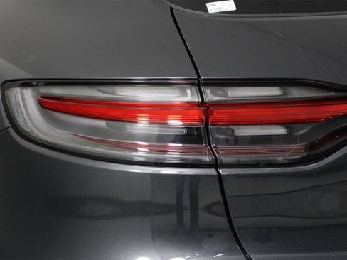 Certified 2025 Porsche Macan image 21