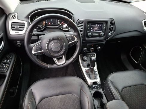 Used 2018 Jeep Compass Latitude AWD/4WD image 2
