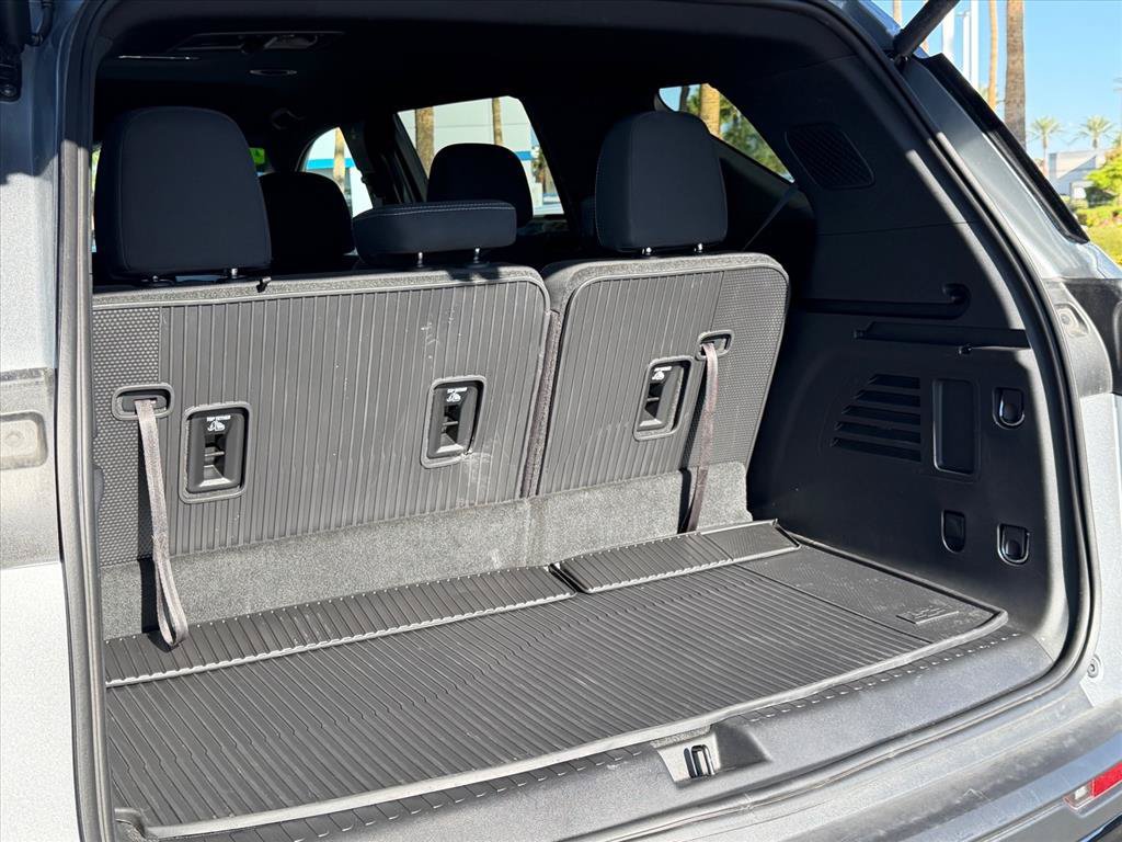 Used 2026 Chevrolet Traverse LT w/ Midnight/Sport Edition FWD image 14