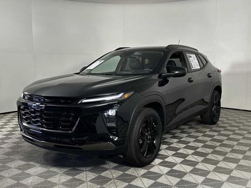 Used 2025 Chevrolet Trax ACTIV w/ Sunroof Package image 4