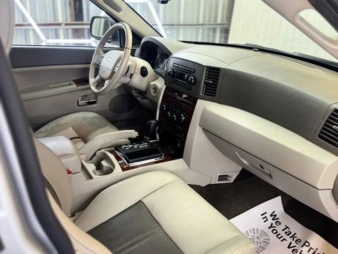 Used 2007 Jeep Grand Cherokee Limited image 38