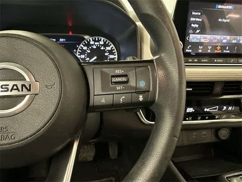 Used 2021 Nissan Rogue SV image 9