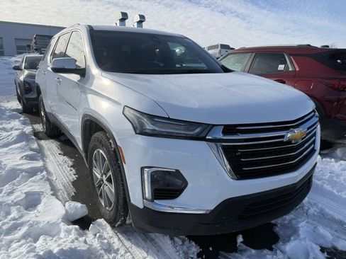 Used 2023 Chevrolet Traverse LT image 3