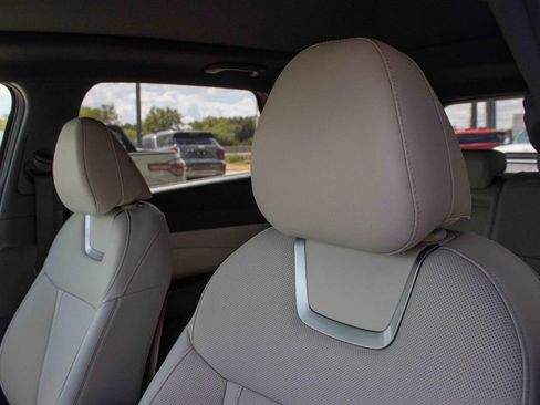 Used 2025 Hyundai Tucson Limited image 8