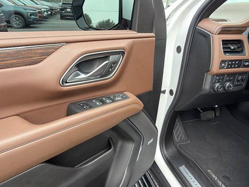 Used 2023 Chevrolet Tahoe High Country AWD/4WD image 16