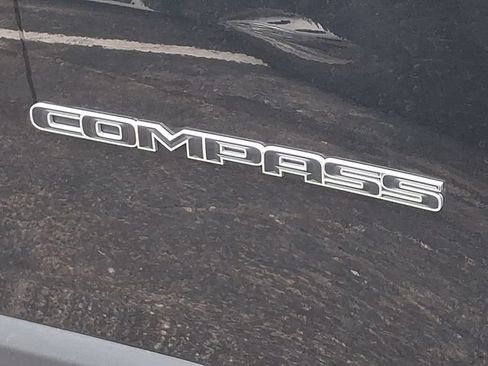 Used 2024 Jeep Compass Latitude AWD/4WD image 5