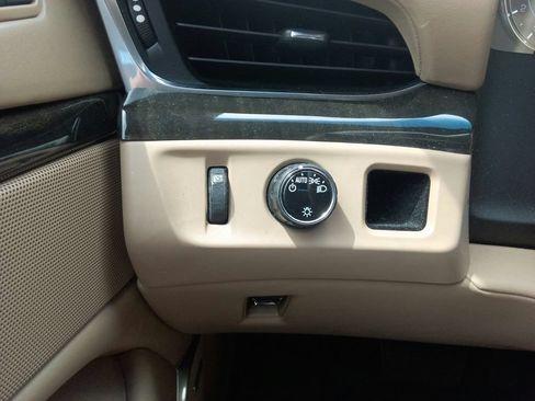 Used 2020 Cadillac Escalade ESV Platinum RWD image 30