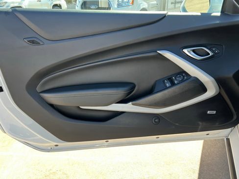 Used 2020 Chevrolet Camaro LT w/ Technology Package image 14