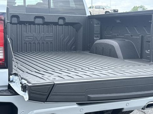 New 2026 GMC Sierra 1500 Denali Ultimate w/ LPO, Black Badging Package AWD/4WD image 10