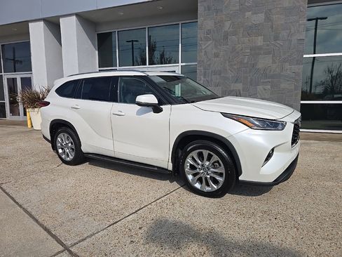 Used 2020 Toyota Highlander Limited image 2