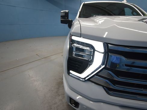 Used 2025 Chevrolet Silverado 2500 High Country image 34