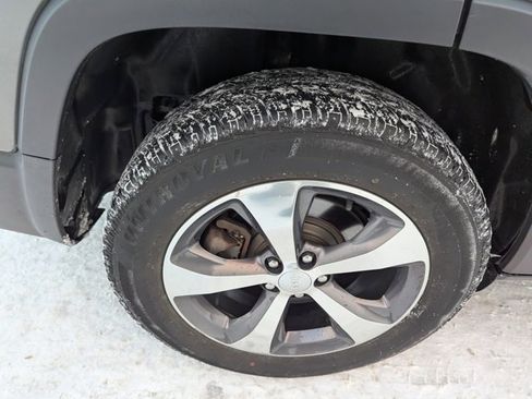 Used 2020 Jeep Cherokee Limited image 22