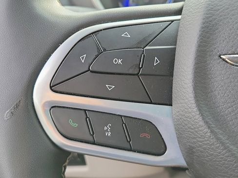 Used 2023 Chrysler Pacifica Touring-L image 24