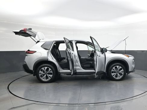 Used 2023 Nissan Rogue SV image 45