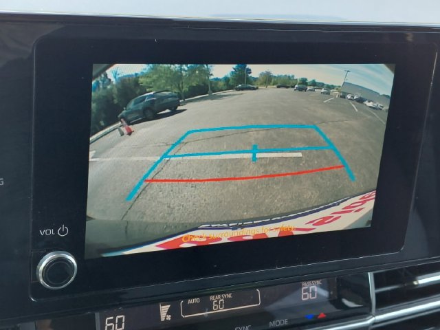 Used 2025 Toyota Sienna LE FWD image 11