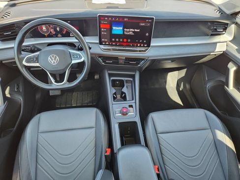 Certified 2025 Volkswagen Tiguan SE AWD/4WD image 23