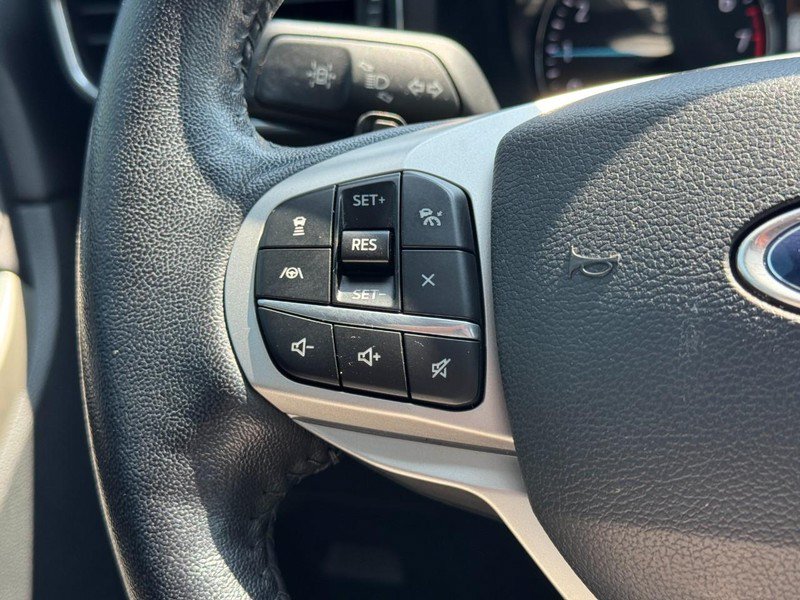 Used 2021 Ford Explorer XLT w/ Equipment Group 202A AWD/4WD image 17