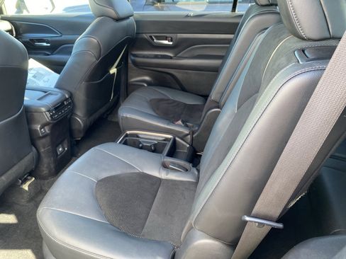 Used 2024 Toyota Grand Highlander AWD Hybrid image 23