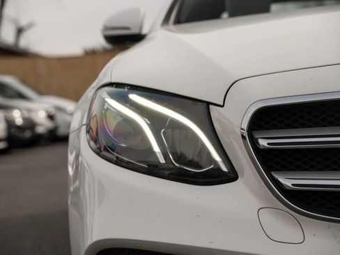 Used 2018 Mercedes-Benz E 300 E 300 4MATIC Sedan 4D image 32