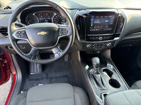 Used 2023 Chevrolet Traverse LT image 17