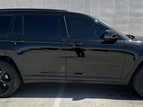Used 2023 Jeep Grand Cherokee L Laredo RWD image 4