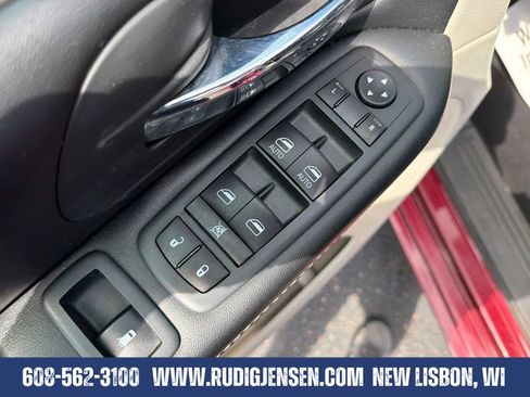 Used 2020 Dodge Grand Caravan SXT FWD image 11