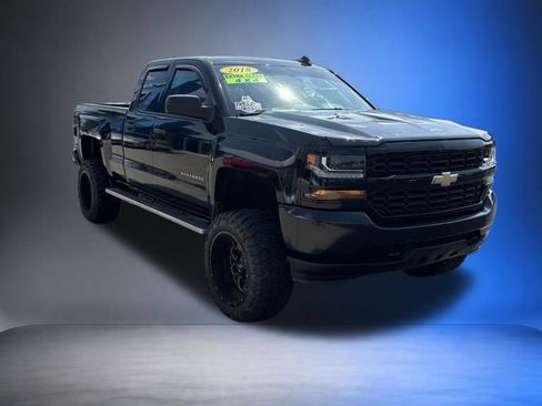 Used 2018 Chevrolet Silverado 1500 Custom w/ Custom Convenience Package AWD/4WD image 10