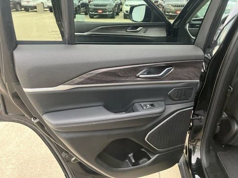 Certified 2022 Jeep Grand Cherokee Limited image 22