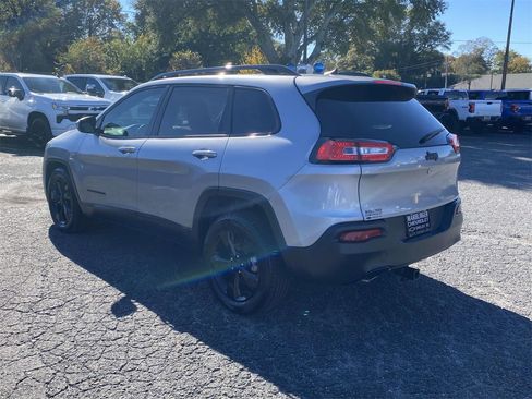 Used 2016 Jeep Cherokee Latitude w/ Comfort/Convenience Group image 5