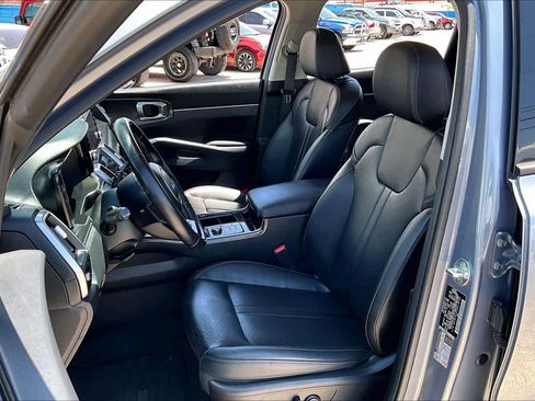 Used 2022 Kia Sorento S FWD image 8