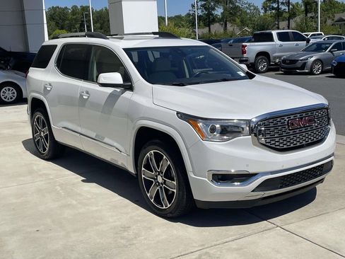 Used 2019 GMC Acadia Denali w/ Technology Package AWD/4WD image 4