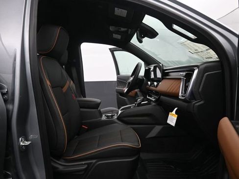 New 2026 GMC Canyon AT4 AWD/4WD image 18