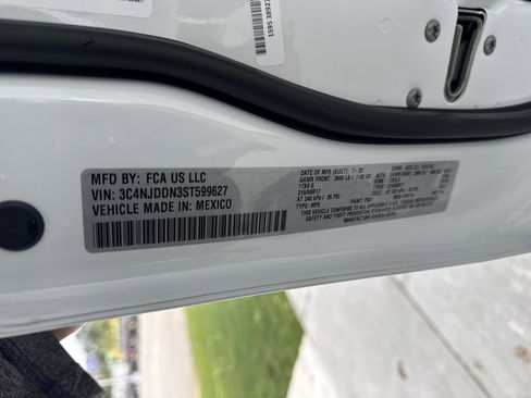 Used 2025 Jeep Compass Trailhawk image 32