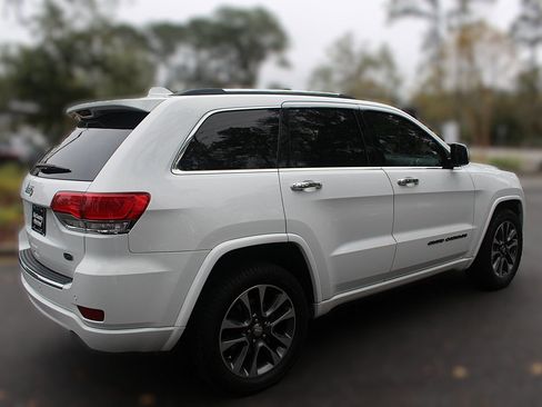 Used 2017 Jeep Grand Cherokee Overland image 10